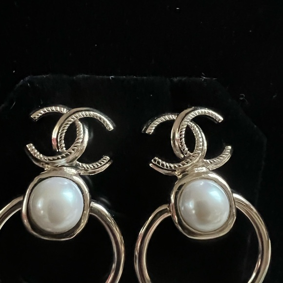 Chanel Pearl CC Drop earrings - Picture 6 of 8